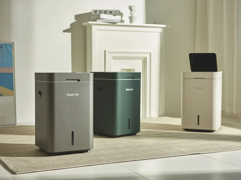 composter-reencle-gravity-green-white-gray2 Beige Reencle Gravity Composter in the kitchen - a food waste solution that produces compost