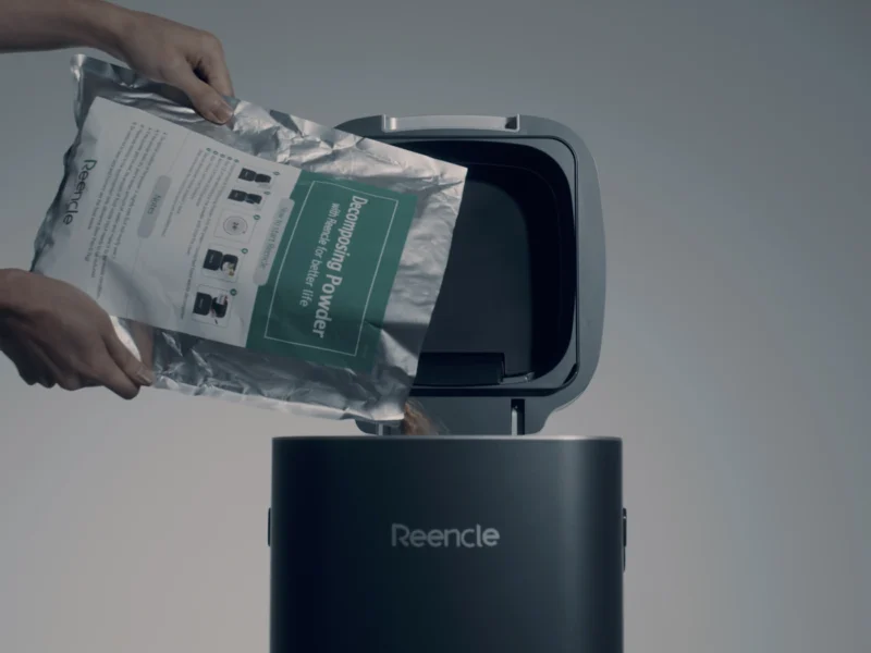 komposter-reencle-prime-starter Pokretanje Reencle Prime kompostera sa starter paketom u kojemu se nalazi mješavina mikroorganizama za kompostiranje